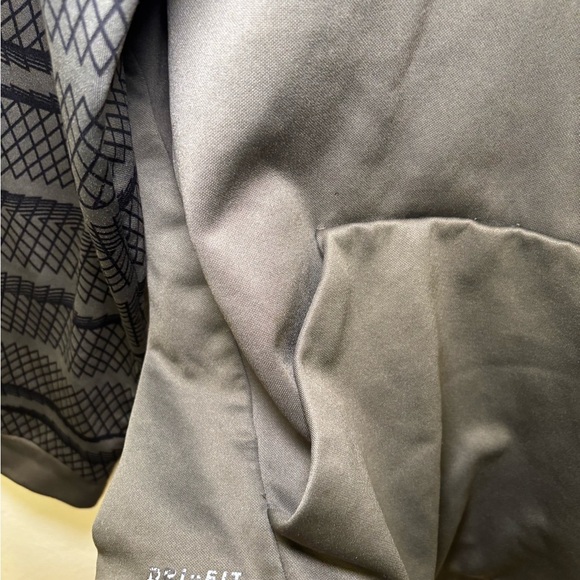 Nike Olive Hoodie with Patterned Sleeves - Picture 5 of 7